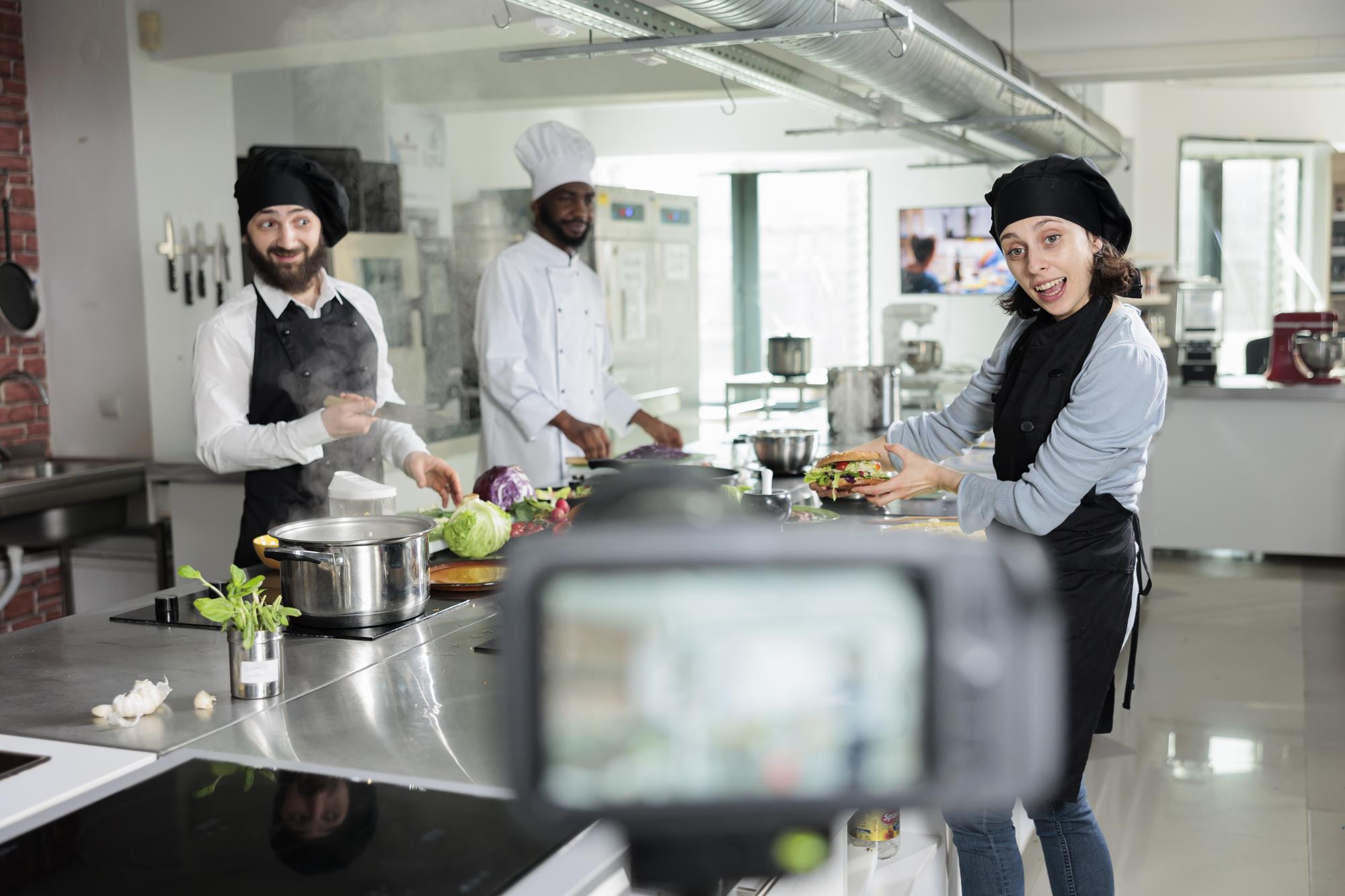 Corsi in cucina con chef locale e studenti